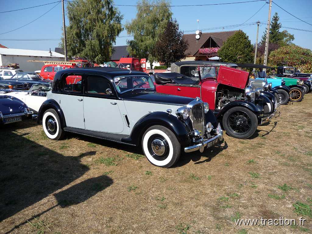 2011_rustenhart (114).jpg - 02/10/2011 - 68740 RUSTENHART 31ème Randonnée Internationale des Vendanges - ROVER P3 type 75 de 1949